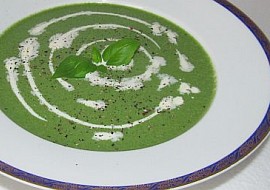 Špenátová polévka s řapíkatým celerem a ricottou