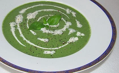 Špenátová polévka s řapíkatým celerem a ricottou
