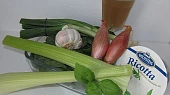 Špenátová polévka s řapíkatým celerem a ricottou