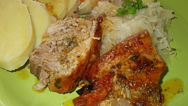 Šťavnatá pečeně ze selete na majoránce a   cibuli