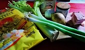 Tagliatelle s uzenou krkovicí, řapíkatým celerem, houbami a bazalkou, suroviny,,,