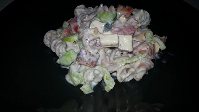 Těstovinový salát s marinovaným tofu
