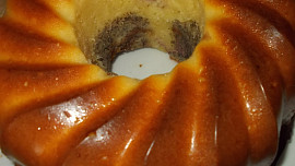 Tvarohová bábovka II. s mákem, kaštanovým krémem a ovocem