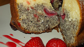 Tvarohová bábovka II. s mákem, kaštanovým krémem a ovocem