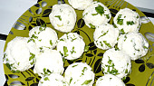 Tvarohovo-mangoldové kuličky na zelenině