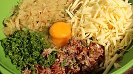 Uzené  karbanátky se zelím