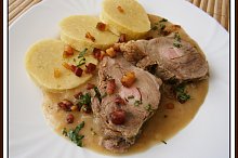 Podáváme s bramborovým knedlíken,posypané osmaženou slaninou a nasekaným libečkem