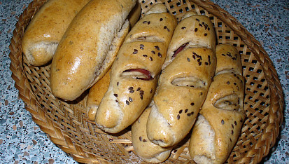 Záviny a rohlíky z pizzového těsta