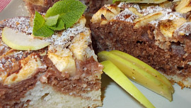 Žíhaná nadýchaná buchta z podmáslí,  jablek a kokosu