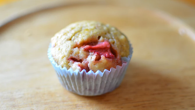 Banánovo jahodové muffiny
