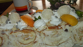 Bombastický  dortík z  roládek,   ovoce a tvarohu