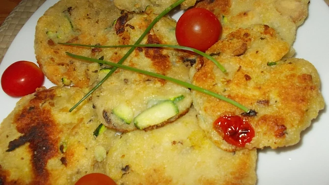Bramborové placičky s cuketou a žampiony