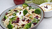 Brokolicovo - jablkovy salat