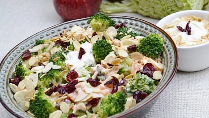 Brokolicovo - jablkovy salat