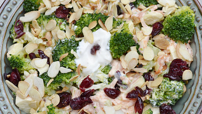 Brokolicovo - jablkovy salat