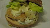 Burger s grilovaným kuřetem a mozzarellou