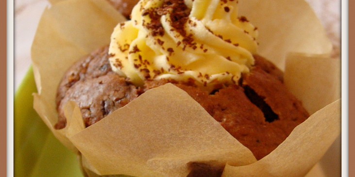 Čokoládové muffiny s nutellou a krémem (Čokoládové muffiny s krémem)