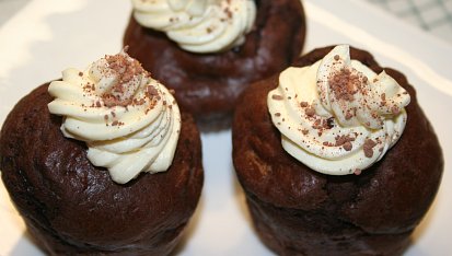 Čokoládové muffiny s nutellou a krémem