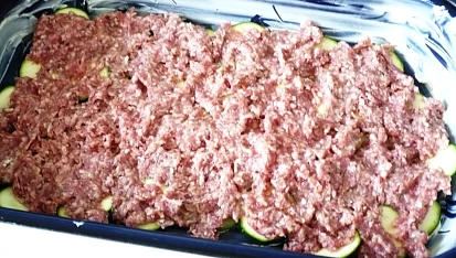 Cuketa zapečená s lilkem, žampiony a mletým masem