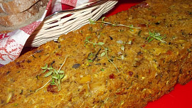 Cuketová paštika s nakládanými rajčátky a žampiony