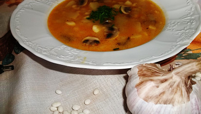 Fazolovo-žampionová polévka, zahuštěná  paprikovou jíškou, Dobrou chuť!