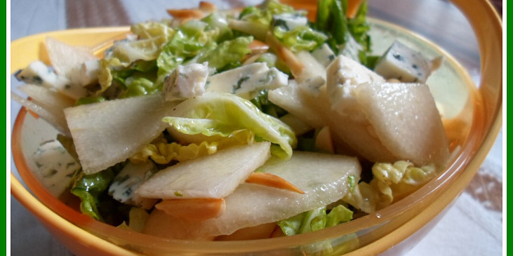 Hruškový salát s mandlemi