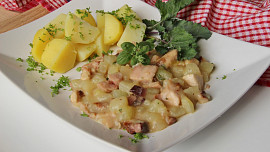 Kedlubny s uzenými kuřecími stehny