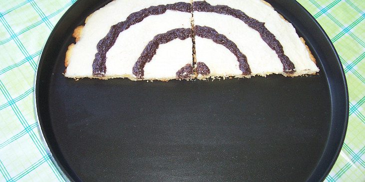 koláč s tvarohem pečený na crisp talíři v MW