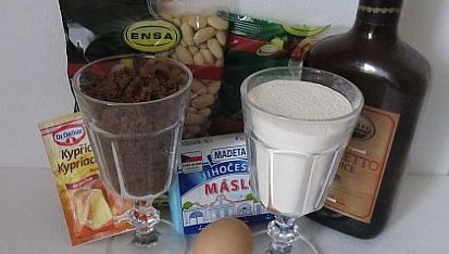 "Křehké sušenky s mandlovou čepičkou"