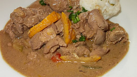 Kuřecí játra se zeleninou a pomeranči