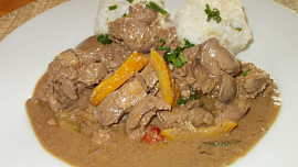 Kuřecí játra se zeleninou a pomeranči