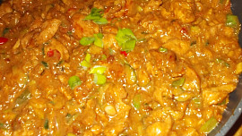 Kuřecí kousky s cuketou a chilli papričkami, aneb čína s cuketou