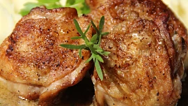 Kuřecí špalíčky s omáčkou z brandy