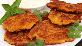 Květákové curry smaženky s mátovou rájtou