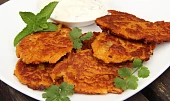 Květákové curry smaženky s mátovou rájtou