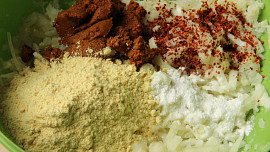 Květákové curry smaženky s mátovou rájtou