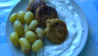 Květákové curry smaženky s mátovou rájtou