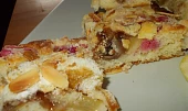 Lehký reveňovo -  jablečný koláč  s  mandlovou drobenkou