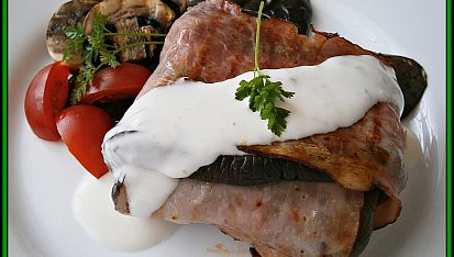 Lilek z grilovací pánve, Můžeme přelít jogurtovým dipem s česnekem