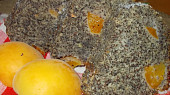 Maková bábovka s perníkem a meruňkami