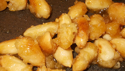 Mandlový griliáš (krokant)