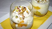 Mango s devonshirským krémem