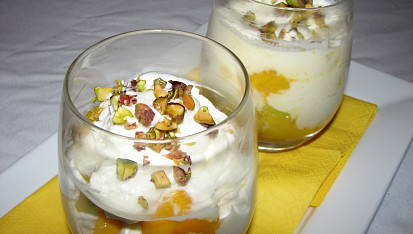 Mango s devonshirským krémem