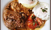 Minutková krkovička s volským okem v cibulovém kroužku