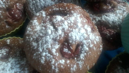 Perníkové muffinky s třešněmi