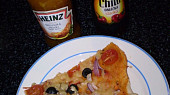 Pizza s olivami, rajským a "sýrem" - vegan