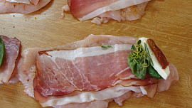 Plněné a zapečené kuřecí rolky