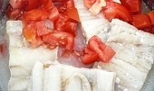 Rybí filé na rajčatech s bazalkou