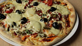 Rychlá pizza "domácí" sýrová a chorizo