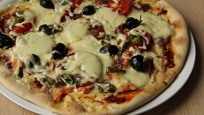 Rychlá pizza "domácí" sýrová a chorizo